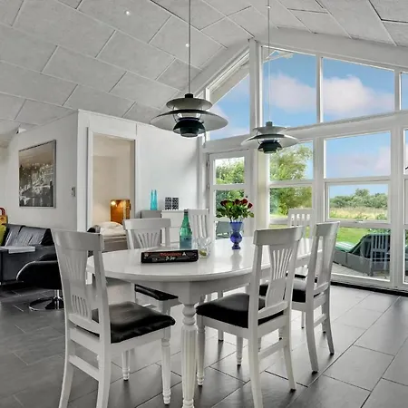 Beautiful In With Kitchen Holiday home *